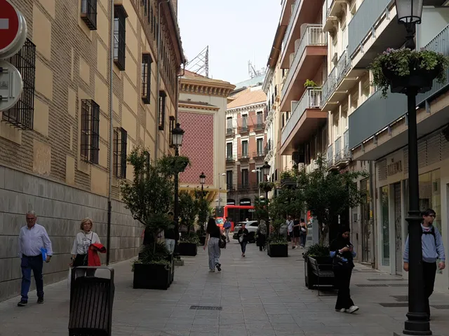 Piso junto calle san anton y recogidas — 9