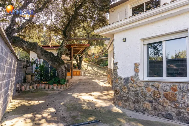 ESPECTACULAR CASA CON TERRENO EN LA SIERRA SUR — 34