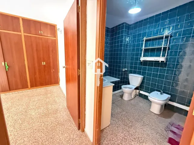 PISO EN VENTA EN ALICANTE. ZONA DE BABEL. 74m2, 4 habitaciones, 1 BAÑO Y 1 ASEÑO, TERCERA PLANTA CON ASCENSOR. — 32