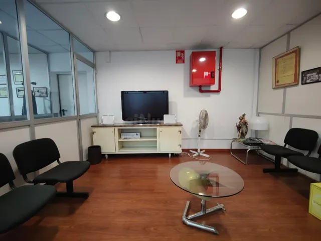 NAVE EN VENTA TOTALMENTE EQUIPADA EN LA RONDA IBÈRICA DE VIL - foto 4