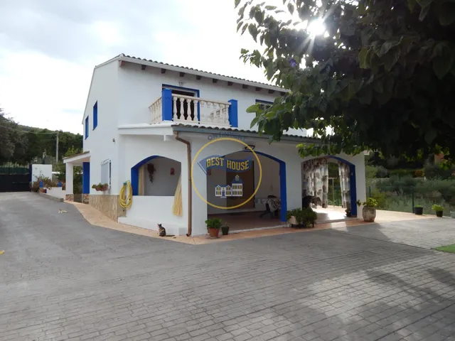 OPORTUNIDAD AMPLIO CHALET CON PISCINA MUY PRÓXIMO A LA POBLACION DE ONTINYENT — 48