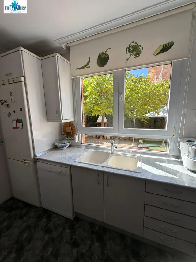 INMOHOUSE VENDE PAREADO — 35