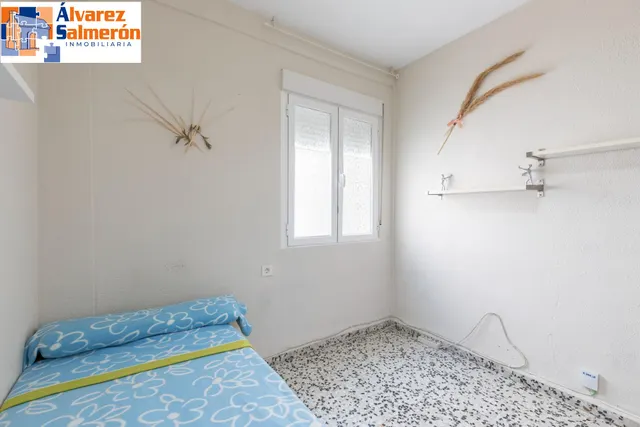 Piso de 3 dormitorios en calle milán, zaidín | muy luminoso y con gran potencial — 15
