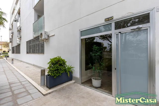 EXCLUSIVA. Zona norte. Ático Dúplex VPO. Terraza-solarium de 52m2. 4 dormitorios, 2 baños. Garaje. — 45