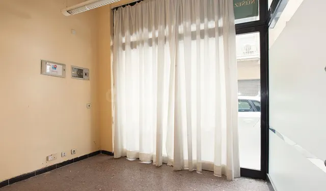 Local comercial 15m² en alquiler - Sant Narcís - Pl. Europa - foto 4