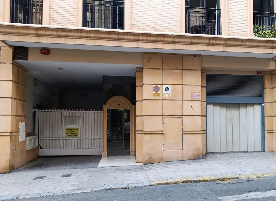 OPORTUNIDAD GARAJE CALLE BELANDO Nº21 CON TRASTERO