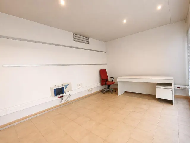Local comercial con terraza exclusiva en Calle Industria 15 - (Los Molinos) — 4