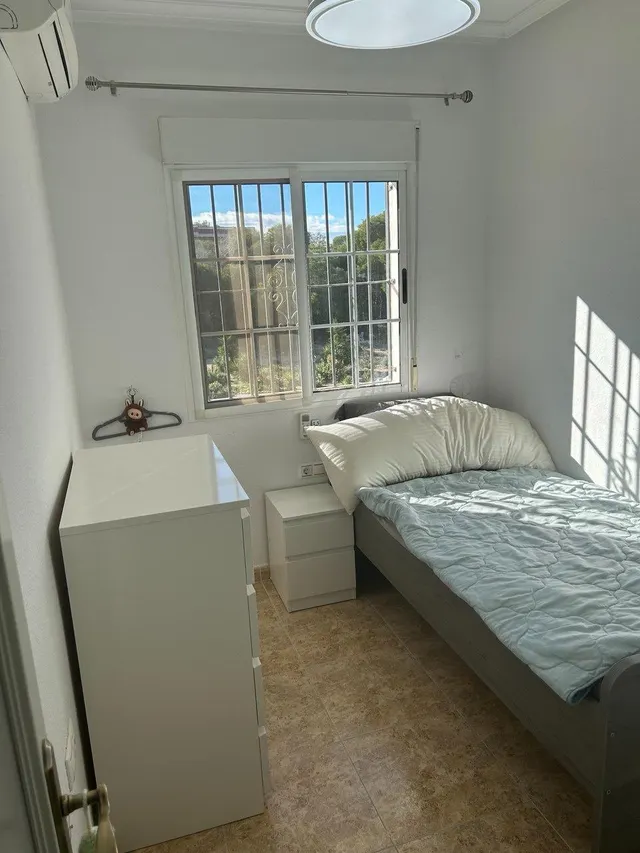 Soleada vivienda en Villamartín, Orihuela Costa. — 17