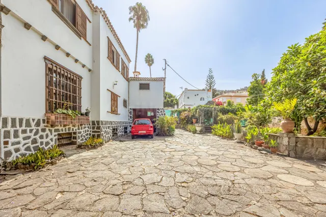 CASA CON ENCANTO EN TAFIRA, AMPLIA PARCELA Y construcciones  - foto 3