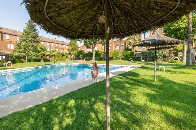 CHALET ADOSADO EN ZONA LA CALETA — 7