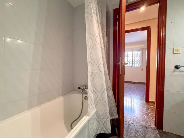 Piso de 4 habitaciones en alquiler en barrio Beteró — 27