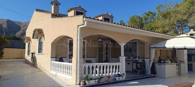 Chalet con parcela y piscina privada — 5