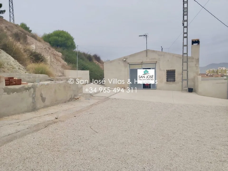SE VENDE CASA DE CAMPO DIAFANA MUY CERCA DE ASPE