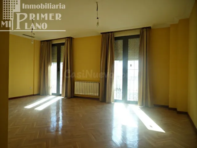 *Espectacular piso de lujo en venta, CON PISCINA en c/D.Víct