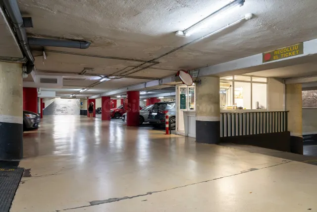 Parking de moto 2m² en alquiler - Eixample — 4