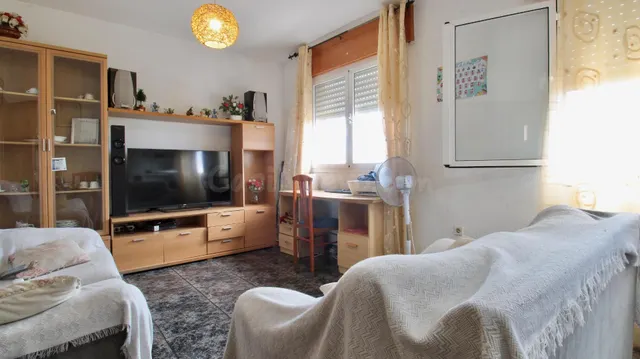 Piso de 3 dormitorios para reformar en el Bulevar Ciudad de Vícar, Las Cabañuelas — 2