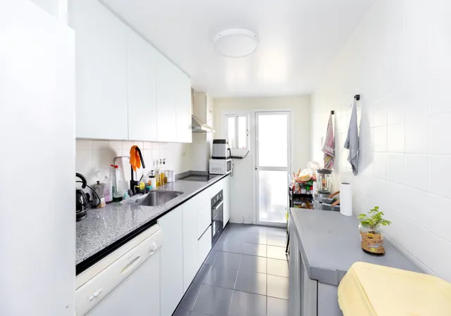 En Venta Piso de 4 dormitorios con ascensor, ideal para reformar a tu gusto. — 3