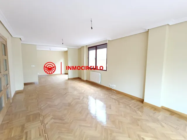 Exclusivo Chalet Pareado Junto al HUBU: Tu Oasis Urbano en Burgos — 6
