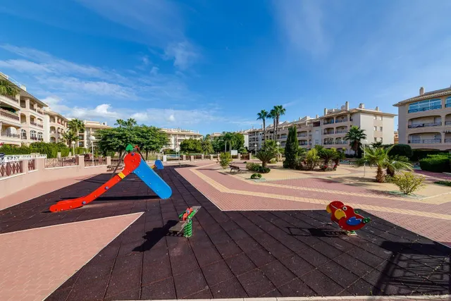 APARTAMENTO DE 2 DORMITORIOS 2 BAÑOS CON TERRAZA EN PLAYA FLAMENCA ( ORIHUELA COSTA ) URB. LAGUNA GOLF — 38