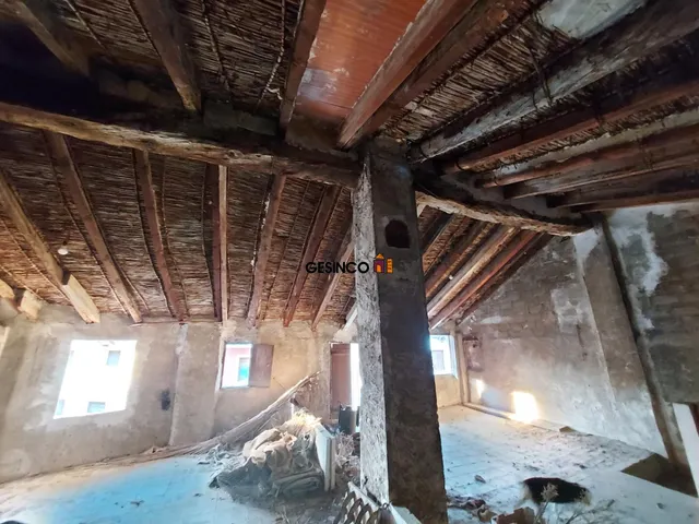 CASA PARA REFORMAR CON AMPLIA FACHADA — 4