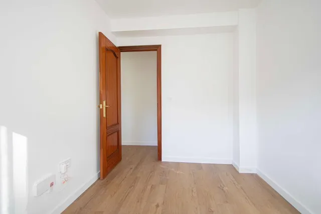 Estupendo piso en Polígono San Pablo, en calle Juan Espantaleón, junto Avda Villas de Cuba!! — 18