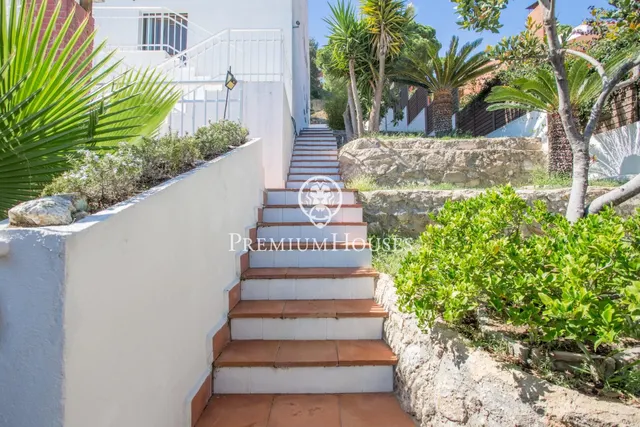 Espectacular Casa en Alella con Vistas al Mar y Dos Viviendas — 31
