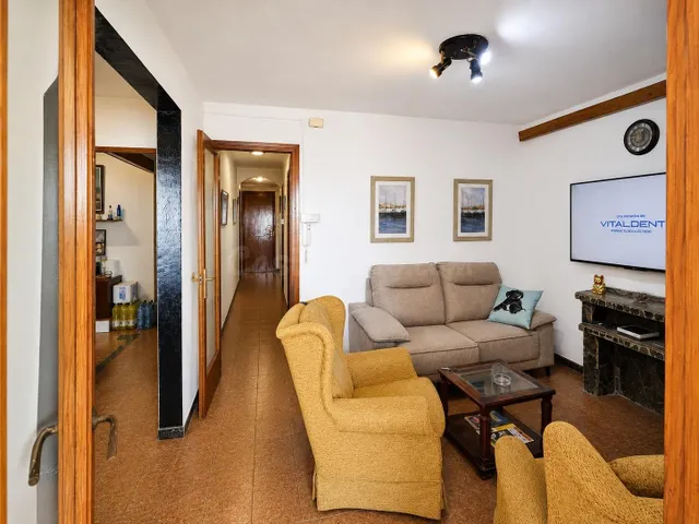 Piso de 151 m2 con terraza y vistas al mar en el centro de A - foto 2