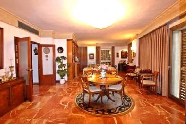 Gran piso en venta en edificio señorial, situado en el centro de Sevilla. — 2