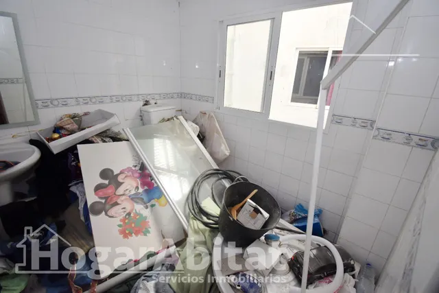 CASA MUY AMPLIA PARA REFORMAR, CON TERRAZA Y TRASTERO — 34