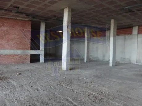 +AMPLIO LOCAL DE 1.000M2, 35M2 DE FACHADA, DIVISIBLE++ — 2