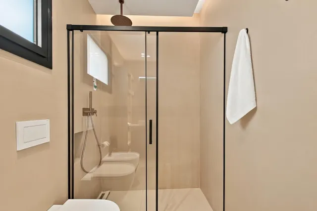 Exclusiva villa de diseño moderno con piscina privada, jardín, garaje y domótica avanzada — 35