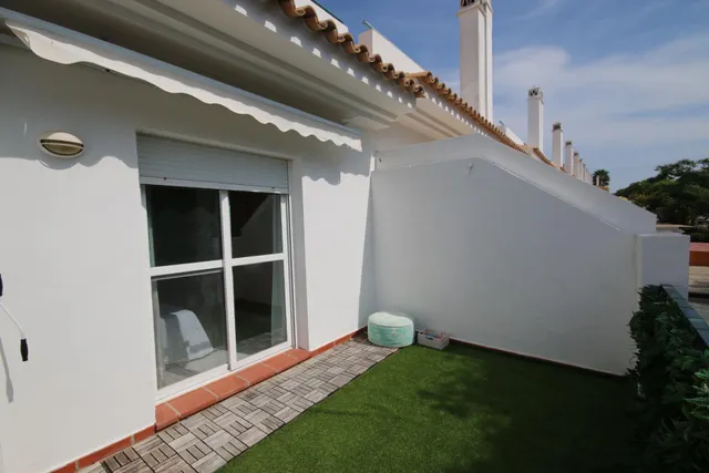 Exclusivo adosado de 3 plantas en Hoyo 14 junto al Campo de Golf – Nuevo Portil — 29