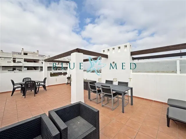 ÁTICO CON SOLÁRIUM Y VISTAS A LA PISCINA EN LOS NARANJOS - foto 4