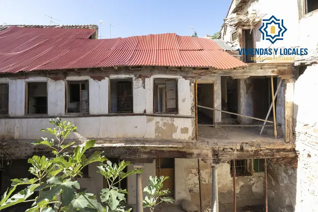Edificio histórico junto a Plaza Larga, en el corazón del Albaicín (Granada) — 34