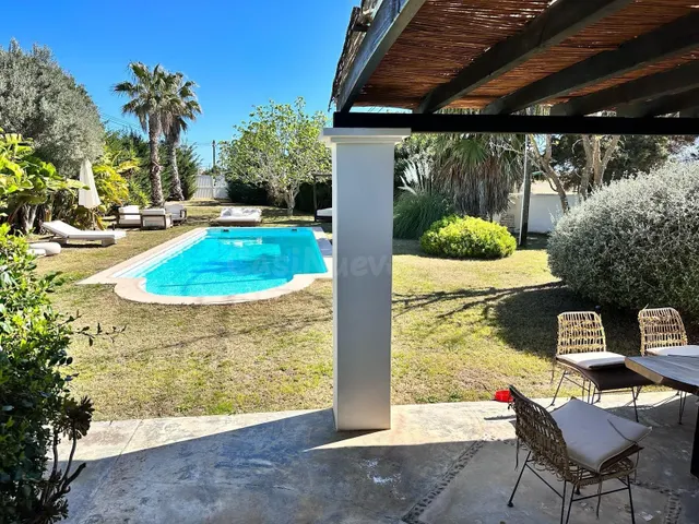 ENCANTADORA VILLA CON ESTUDIO INDEPENDIENTE - foto 2