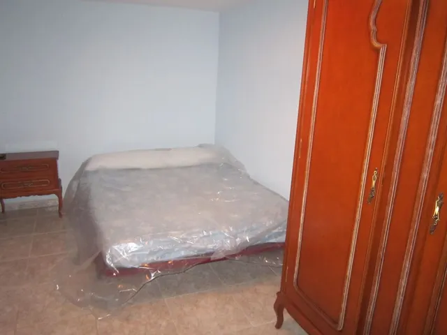 SE VENDE CASA DE VERANO EN EL CENTRO DE VALENCIA DE DON JUAN, PEQUEÑO PATIO. — 16