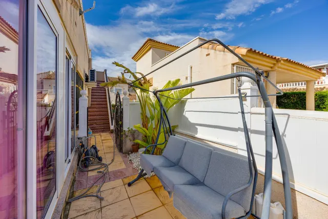 Casa en venta en Lo Crispín con 3 dormitorios, piscina, jardín y terraza cerca de Torrevieja y Guardamar — 8