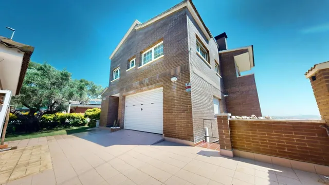 Magnífica Casa con Vistas Espectaculares - foto 2