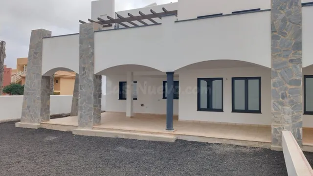 Apartamento en Planta Baja con Amplia Terraza, Jardín Privad - foto 2