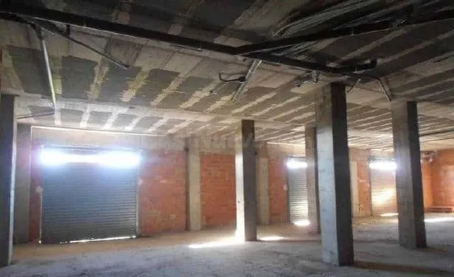 Local comercial 889m² en venta - Zona Llombai - foto 3