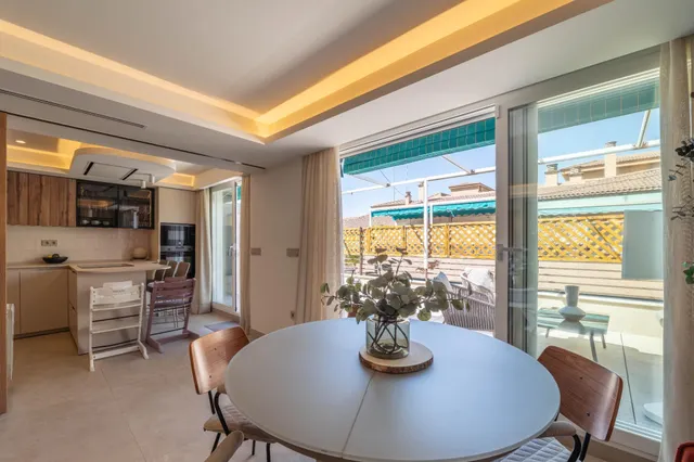 Impresionante Vivienda de Lujo con Diseño Moderno y Comodidades Exclusivas — 18