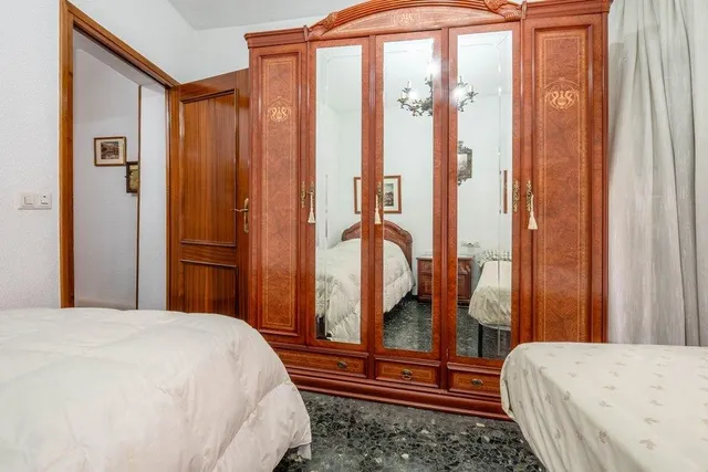 Pisazo en venta en calle Obispo Hurtado — 21