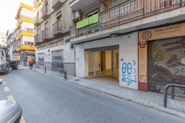 SE VENDE LOCAL TOTALMENTE REFORMADO EN PLENO CENTRO DE GRANADA (ALMONA DE SAN JUAN DE DIOS) — 17