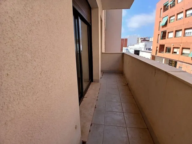 Amplio Piso con 3 habitaciones en Av. Catalunya — 7