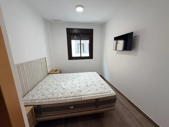 ¡Abre la puerta a tu nuevo hogar! Amplia terraza, garaje y totalmente amueblado — 14