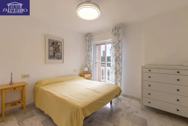 Casa independiente con piscina en La Zubia. — 18