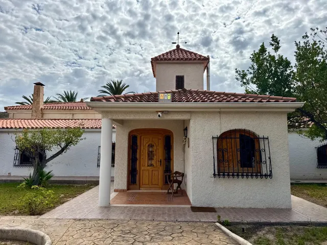 FINCA EXCLUSIVA CON GRAN POTENCIAL EN ELDA — 8
