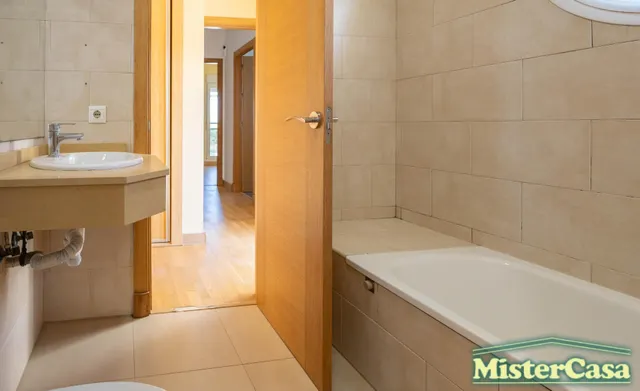 Exclusiva casa pareada de 4 dormitorios con sotano junto al campo de golf — 33