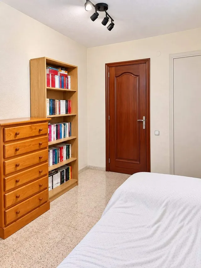 Vivienda amplia de 4 dormitorios cerca de la avenida Padre Esplá. — 11