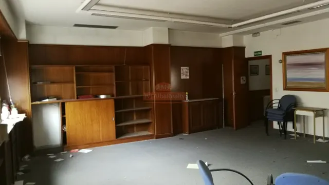OCASION! SE ALQUILA GRAN ENTREPLANTA CON DIVERSOS DESPACHOS Y OFICINAS, EN EL CORAZON DE ALBACETE — 30
